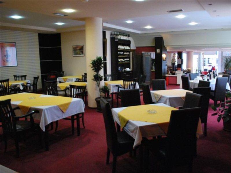 פרישטינה Hotel Adria מראה חיצוני תמונה