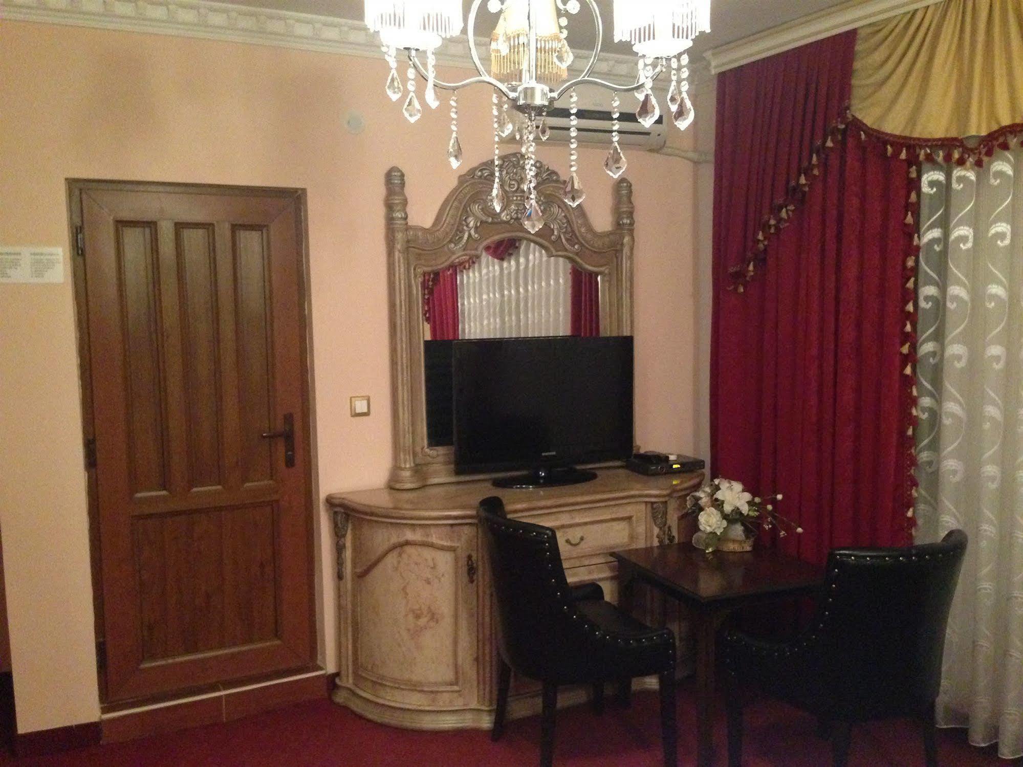 פרישטינה Hotel Adria מראה חיצוני תמונה