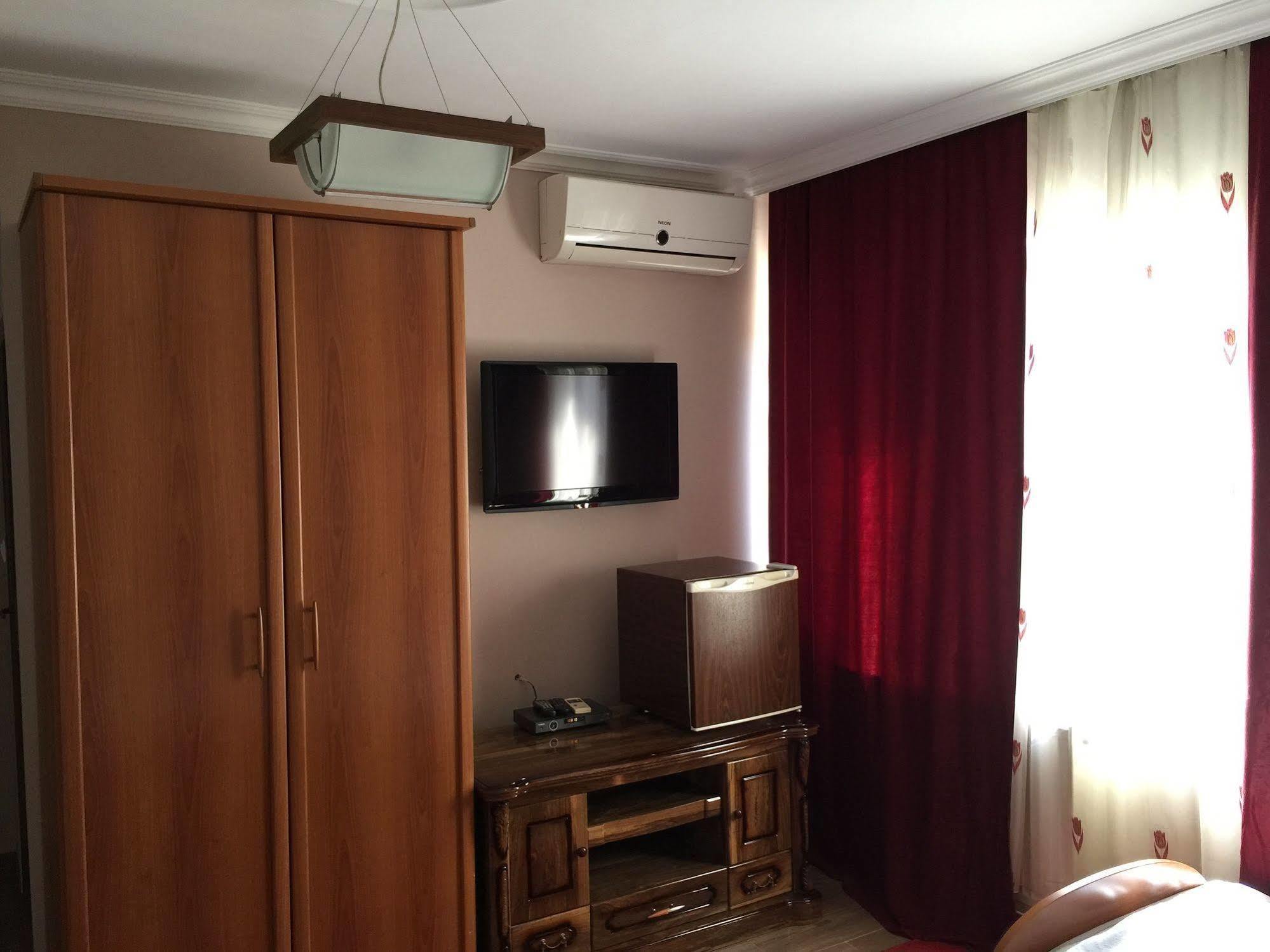 פרישטינה Hotel Adria מראה חיצוני תמונה