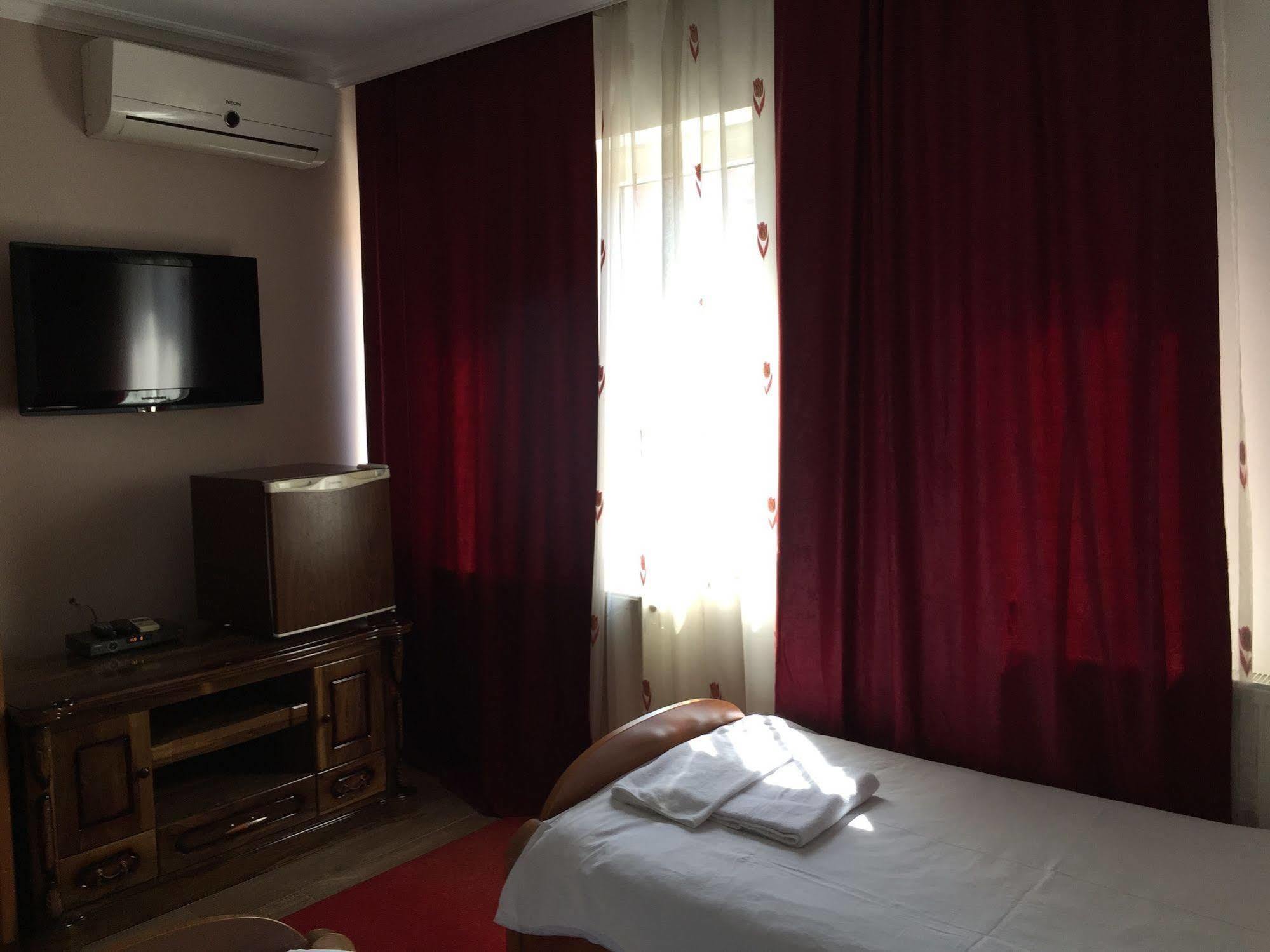 פרישטינה Hotel Adria מראה חיצוני תמונה