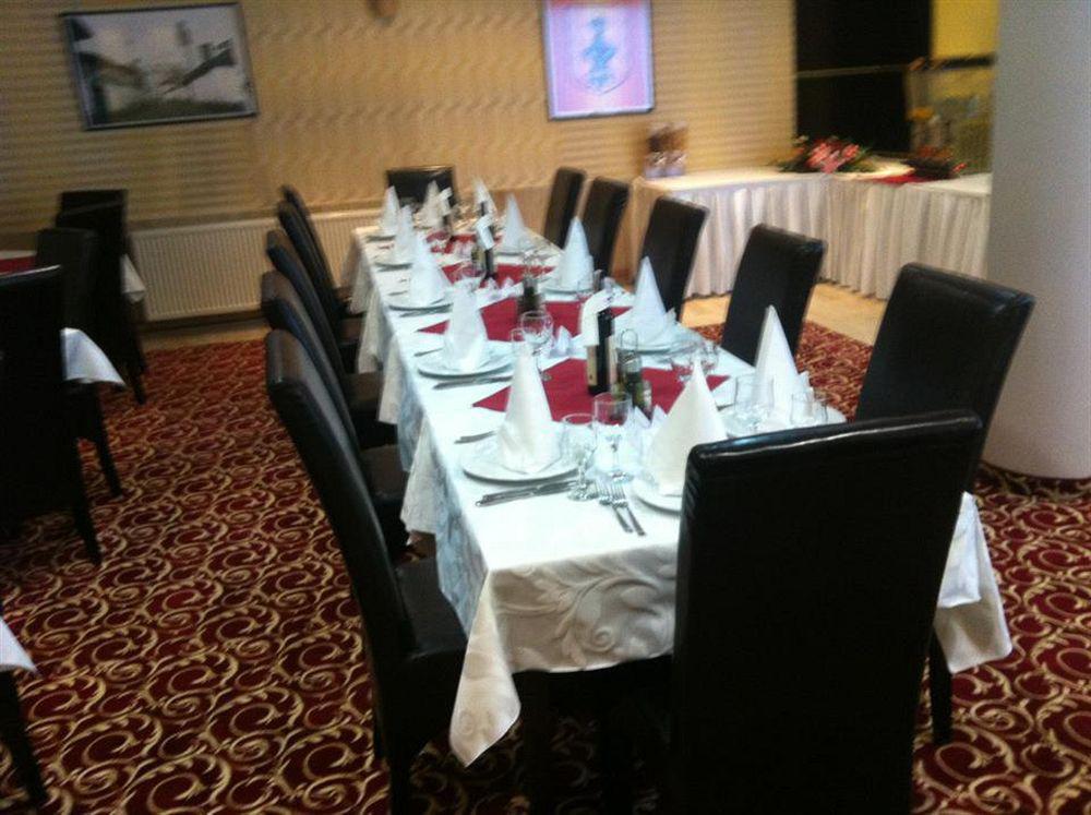 פרישטינה Hotel Adria מראה חיצוני תמונה